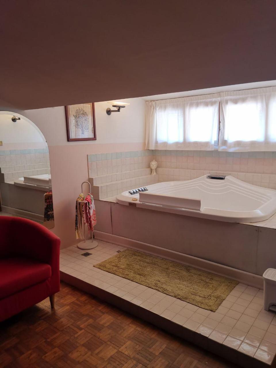 Villa Iris Suite In Open Space Con Jacuzzi In Villa In Centro Citta Con Parcheggio Privato Senigallia Exterior photo